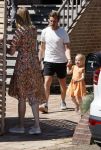 Noordwijk 31 mei en 1 juni 2021
Het nieuwe huis van Martien en Erica Meiland. Ze verhuizen vanuit Hengelo naar Noordwijk.
Aanwezig Martien Meiland Erica Meiland Maxime Meiland met dochter Claire en partner Leroy Molkenboer Montana Meiland met vrien Dirk Hoogstraten. Ook broer Jaap meiland en zijn vrouw Evelien helpen mee.