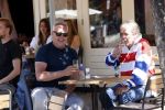 Amsterdam 31 mei 2021
Maarten Spanjer en Rijk de Gooijer jr drinken drankje op terras.