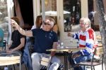 Amsterdam 31 mei 2021
Maarten Spanjer en Rijk de Gooijer jr drinken drankje op terras.