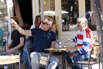 Amsterdam 31 mei 2021
Maarten Spanjer en Rijk de Gooijer jr drinken drankje op terras.
