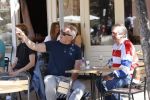 Amsterdam 31 mei 2021
Maarten Spanjer en Rijk de Gooijer jr drinken drankje op terras.