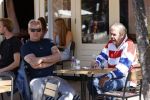 Amsterdam 31 mei 2021
Maarten Spanjer en Rijk de Gooijer jr drinken drankje op terras.