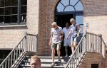 Noordwijk 31 mei en 1 juni 2021
Het nieuwe huis van Martien en Erica Meiland. Ze verhuizen vanuit Hengelo naar Noordwijk.
Aanwezig Martien Meiland Erica Meiland Maxime Meiland met dochter Claire en partner Leroy Molkenboer Montana Meiland met vrien Dirk Hoogstraten. Ook broer Jaap meiland en zijn vrouw Evelien helpen mee.