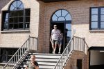 Noordwijk 31 mei en 1 juni 2021
Het nieuwe huis van Martien en Erica Meiland. Ze verhuizen vanuit Hengelo naar Noordwijk.
Aanwezig Martien Meiland Erica Meiland Maxime Meiland met dochter Claire en partner Leroy Molkenboer Montana Meiland met vrien Dirk Hoogstraten. Ook broer Jaap meiland en zijn vrouw Evelien helpen mee.