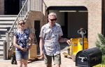 Noordwijk 31 mei en 1 juni 2021
Het nieuwe huis van Martien en Erica Meiland. Ze verhuizen vanuit Hengelo naar Noordwijk.
Aanwezig Martien Meiland Erica Meiland Maxime Meiland met dochter Claire en partner Leroy Molkenboer Montana Meiland met vrien Dirk Hoogstraten. Ook broer Jaap meiland en zijn vrouw Evelien helpen mee.