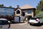 Noordwijk 31 mei en 1 juni 2021
Het nieuwe huis van Martien en Erica Meiland. Ze verhuizen vanuit Hengelo naar Noordwijk.
Aanwezig Martien Meiland Erica Meiland Maxime Meiland met dochter Claire en partner Leroy Molkenboer Montana Meiland met vrien Dirk Hoogstraten. Ook broer Jaap meiland en zijn vrouw Evelien helpen mee.