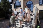 Noordwijk 31 mei en 1 juni 2021
Het nieuwe huis van Martien en Erica Meiland. Ze verhuizen vanuit Hengelo naar Noordwijk.
Aanwezig Martien Meiland Erica Meiland Maxime Meiland met dochter Claire en partner Leroy Molkenboer Montana Meiland met vrien Dirk Hoogstraten. Ook broer Jaap meiland en zijn vrouw Evelien helpen mee.