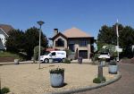 Noordwijk 31 mei en 1 juni 2021
Het nieuwe huis van Martien en Erica Meiland. Ze verhuizen vanuit Hengelo naar Noordwijk.
Aanwezig Martien Meiland Erica Meiland Maxime Meiland met dochter Claire en partner Leroy Molkenboer Montana Meiland met vrien Dirk Hoogstraten. Ook broer Jaap meiland en zijn vrouw Evelien helpen mee.