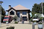 Noordwijk 31 mei en 1 juni 2021
Het nieuwe huis van Martien en Erica Meiland. Ze verhuizen vanuit Hengelo naar Noordwijk.
Aanwezig Martien Meiland Erica Meiland Maxime Meiland met dochter Claire en partner Leroy Molkenboer Montana Meiland met vrien Dirk Hoogstraten. Ook broer Jaap meiland en zijn vrouw Evelien helpen mee.