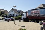 Noordwijk 31 mei en 1 juni 2021
Het nieuwe huis van Martien en Erica Meiland. Ze verhuizen vanuit Hengelo naar Noordwijk.
Aanwezig Martien Meiland Erica Meiland Maxime Meiland met dochter Claire en partner Leroy Molkenboer Montana Meiland met vrien Dirk Hoogstraten. Ook broer Jaap meiland en zijn vrouw Evelien helpen mee. De politie en handhaving kwamen ook kijken