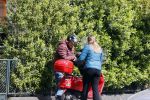 Amsterdam 21 mei 2021
Martijn Krabbe met zijn vrouw Deborah op zijn vespa scooter