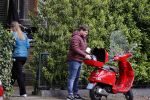Amsterdam 21 mei 2021
Martijn Krabbe met zijn vrouw Deborah op zijn vespa scooter