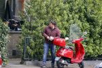 Amsterdam 21 mei 2021
Martijn Krabbe met zijn vrouw Deborah op zijn vespa scooter