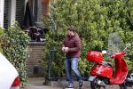 Amsterdam 21 mei 2021
Martijn Krabbe met zijn vrouw Deborah op zijn vespa scooter