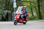 Amsterdam 21 mei 2021
Martijn Krabbe met zijn vrouw Deborah op zijn vespa scooter