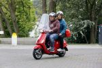 Amsterdam 21 mei 2021
Martijn Krabbe met zijn vrouw Deborah op zijn vespa scooter