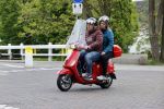 Amsterdam 21 mei 2021
Martijn Krabbe met zijn vrouw Deborah op zijn vespa scooter