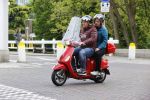 Amsterdam 21 mei 2021
Martijn Krabbe met zijn vrouw Deborah op zijn vespa scooter