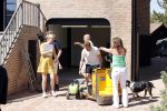 Noordwijk 31 mei en 1 juni 2021
Het nieuwe huis van Martien en Erica Meiland. Ze verhuizen vanuit Hengelo naar Noordwijk.
Aanwezig Martien Meiland Erica Meiland Maxime Meiland met dochter Claire en partner Leroy Molkenboer Montana Meiland met vrien Dirk Hoogstraten. Ook broer Jaap meiland en zijn vrouw Evelien helpen mee.