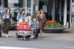 Schiphol 21 mei 2021
Monique Westenberg zoontje Andre Hazes jr en twee vriendinnen arriveren op schiphol na een vakantie op ibiza.
Haar vader komt ze halen .