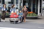 Schiphol 21 mei 2021
Monique Westenberg zoontje Andre Hazes jr en twee vriendinnen arriveren op schiphol na een vakantie op ibiza.
Haar vader komt ze halen .