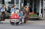 Schiphol 21 mei 2021
Monique Westenberg zoontje Andre Hazes jr en twee vriendinnen arriveren op schiphol na een vakantie op ibiza.
Haar vader komt ze halen .