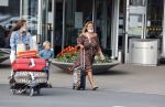 Schiphol 21 mei 2021
Monique Westenberg zoontje Andre Hazes jr en twee vriendinnen arriveren op schiphol na een vakantie op ibiza.
Haar vader komt ze halen .