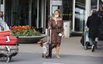 Schiphol 21 mei 2021
Monique Westenberg zoontje Andre Hazes jr en twee vriendinnen arriveren op schiphol na een vakantie op ibiza.
Haar vader komt ze halen .