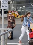 Schiphol 21 mei 2021
Monique Westenberg zoontje Andre Hazes jr en twee vriendinnen arriveren op schiphol na een vakantie op ibiza.
Haar vader komt ze halen .