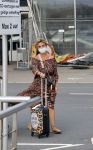Schiphol 21 mei 2021
Monique Westenberg zoontje Andre Hazes jr en twee vriendinnen arriveren op schiphol na een vakantie op ibiza.
Haar vader komt ze halen .