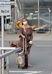 Schiphol 21 mei 2021
Monique Westenberg zoontje Andre Hazes jr en twee vriendinnen arriveren op schiphol na een vakantie op ibiza.
Haar vader komt ze halen .