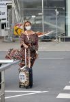 Schiphol 21 mei 2021
Monique Westenberg zoontje Andre Hazes jr en twee vriendinnen arriveren op schiphol na een vakantie op ibiza.
Haar vader komt ze halen .