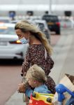 Schiphol 21 mei 2021
Monique Westenberg zoontje Andre Hazes jr en twee vriendinnen arriveren op schiphol na een vakantie op ibiza.
Haar vader komt ze halen .