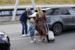 Schiphol 21 mei 2021
Monique Westenberg zoontje Andre Hazes jr en twee vriendinnen arriveren op schiphol na een vakantie op ibiza.
Haar vader komt ze halen .