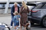 Schiphol 21 mei 2021
Monique Westenberg zoontje Andre Hazes jr en twee vriendinnen arriveren op schiphol na een vakantie op ibiza.
Haar vader komt ze halen .
