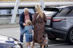 Schiphol 21 mei 2021
Monique Westenberg zoontje Andre Hazes jr en twee vriendinnen arriveren op schiphol na een vakantie op ibiza.
Haar vader komt ze halen .