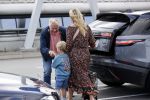 Schiphol 21 mei 2021
Monique Westenberg zoontje Andre Hazes jr en twee vriendinnen arriveren op schiphol na een vakantie op ibiza.
Haar vader komt ze halen .