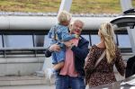 Schiphol 21 mei 2021
Monique Westenberg zoontje Andre Hazes jr en twee vriendinnen arriveren op schiphol na een vakantie op ibiza.
Haar vader komt ze halen .