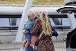 Schiphol 21 mei 2021
Monique Westenberg zoontje Andre Hazes jr en twee vriendinnen arriveren op schiphol na een vakantie op ibiza.
Haar vader komt ze halen .