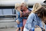 Schiphol 21 mei 2021
Monique Westenberg zoontje Andre Hazes jr en twee vriendinnen arriveren op schiphol na een vakantie op ibiza.
Haar vader komt ze halen .