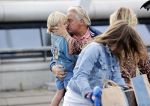 Schiphol 21 mei 2021
Monique Westenberg zoontje Andre Hazes jr en twee vriendinnen arriveren op schiphol na een vakantie op ibiza.
Haar vader komt ze halen .