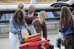 Schiphol 21 mei 2021
Monique Westenberg zoontje Andre Hazes jr en twee vriendinnen arriveren op schiphol na een vakantie op ibiza.
Haar vader komt ze halen .
