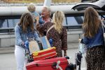 Schiphol 21 mei 2021
Monique Westenberg zoontje Andre Hazes jr en twee vriendinnen arriveren op schiphol na een vakantie op ibiza.
Haar vader komt ze halen .