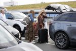 Schiphol 21 mei 2021
Monique Westenberg zoontje Andre Hazes jr en twee vriendinnen arriveren op schiphol na een vakantie op ibiza.
Haar vader komt ze halen .