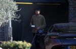 Noordwijk 1 juni 2021
Kensington gitarist Niles Vandenberg en zijn vriendin bij hun huis dat verkocht is aan Martien Meiland. Hier liepen ze nog 1 keer door hun oude huis .