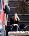 Noordwijk 1 juni 2021
Kensington gitarist Niles Vandenberg en zijn vriendin bij hun huis dat verkocht is aan Martien Meiland. Hier liepen ze nog 1 keer door hun oude huis .