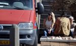 Noordwijk 1 juni 2021
Kensington gitarist Niles Vandenberg en zijn vriendin bij hun huis dat verkocht is aan Martien Meiland. Hier liepen ze nog 1 keer door hun oude huis .