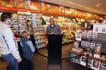 Hoofddorp 17 mei 2021
Boekpresentatie Olav Moll bij de bruna in Hoofddorp.