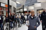 Hoofddorp 17 mei 2021
Boekpresentatie Olav Moll bij de bruna in Hoofddorp.