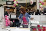 Amstelveen 27 mei 2021
Opening Yoyo tea bar van Rachel Hazes in winkelcentrum Amstelveen.
Andre Hazes zijn vriendinSarah v Soelen en haar ouders zijn ook aanwezig.